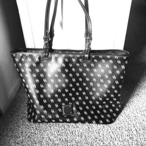 Authentic Dooney & Bourke Leisure Shopper